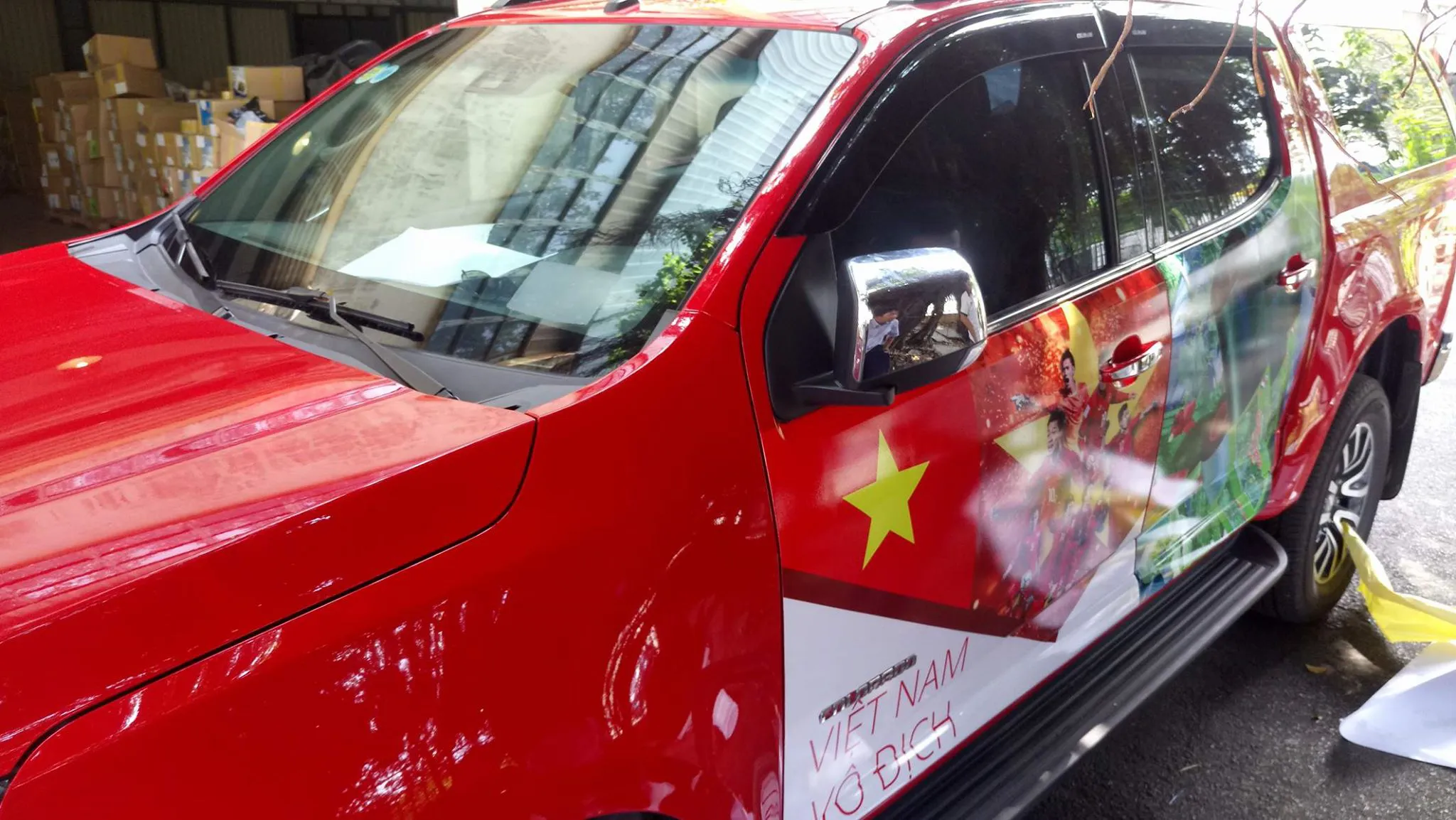 Thiết kế và thi công dán decal trên xe ô tô tại hồ chí minh